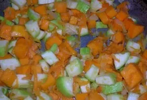 Add garlic, zucchini and pumpkin to the pan and simmer for 10 minutes.