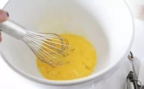 In another bowl, beat the eggs. Then pour in the milk, butter and vanilla extract.