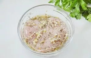 Pour half of the marinade into the chicken fillet (the rest we will need for salad dressing), mix well, rubbing the spices into the meat ...