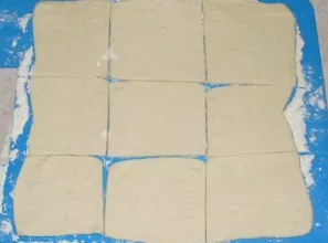 Roll out the dough and cut it into 7-9 cm squares.