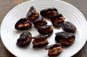 If you use hard prunes, then you need to cook them in boiling water for a while, 5 minutes is enough for it to soften, then dry them. Mak...