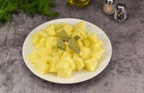 When the broth is ready, peel the potatoes, wash and cut into small cubes. Transfer the potatoes to the broth and cook for 15 minutes. Al...