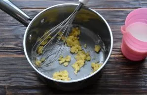 Add the wheat flour to the melted butter and stir with a whisk until the melted butter is completely absorbed into the flour.