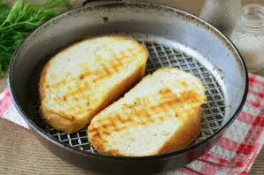Fry the slices of bread in a dry frying pan on both sides until golden brown.