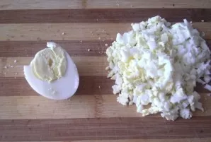 Hard-boiled eggs. Fill with cold water. Peel and chop on a coarse grater or with a sharp knife.