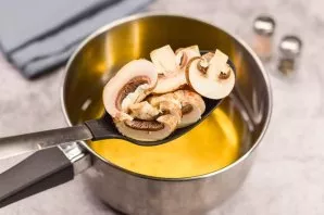 After a while, add crushed mushrooms to the broth.