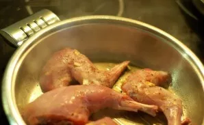 Place the pan over low heat and fry the pieces in oil on both sides until golden brown.