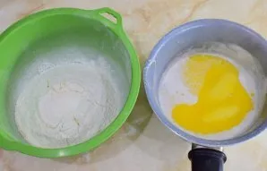 In a saucepan, mix the milk and butter. Bring to a boil until the butter melts. Sift the flour through a sieve and mix with soda and vani...