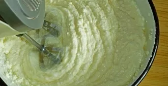 Beat the mixture with a mixer until smooth.