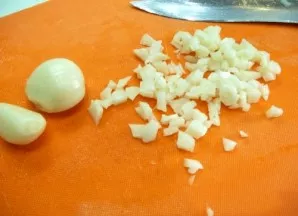 Then clean and chop the garlic.
