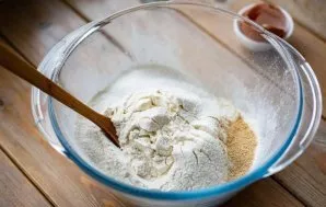 Sift the flour into a separate dry bowl, add dry yeast and sugar (25 grams). Mix these dry ingredients with a spoon until they are evenly...