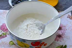 Add half the norm of flour, mix.