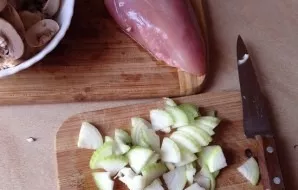 Finely chop the onion.