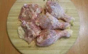 Cut the chicken into small pieces, salt it, add pepper, add your favorite spices.