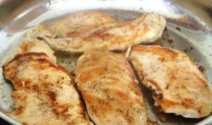 In a large pan, heat vegetable oil, add meat, pepper and salt, fry on both sides until golden brown, then transfer to a plate.
