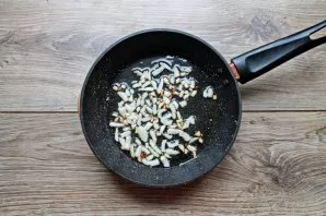 Peel the onion and chop finely. Heat vegetable oil in a pan and add chopped onion. Cook over medium heat for 5-7 minutes, stirring.