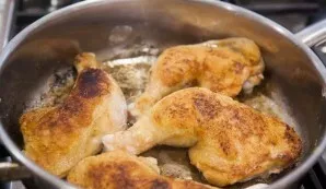 Fry the meat on both sides until golden brown, on one side it will take about 3-5 minutes. Transfer the meat to a separate plate.