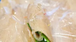 Carefully twist the roll and fix it with toothpicks.