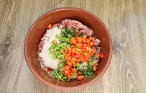 Wash and dry the pepper, remove the stalk with seeds and finely chop it.