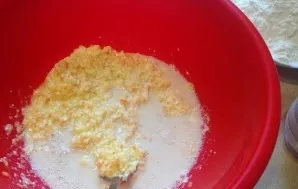 Add the yeast with milk and mix.