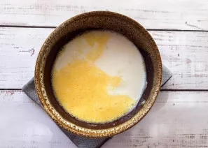 Mix the banana with eggs, milk and sugar.