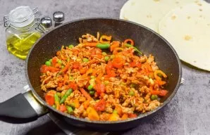 Simmer the filling for another 5 minutes over low heat.