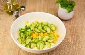 Wash and dry the fresh cucumbers, then cut into small pieces and put in salads.