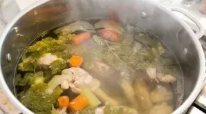 Bring to a boil and cook over low heat for 1.5 hours.