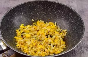 Heat the oil in a pan, add onion and bell peppers, fry for 3-4 minutes.