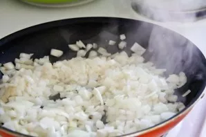 Add more oil to the pan. Peel the onion and cut into small cubes. In the recipe, it is better to use more onions, as they give the dish a...
