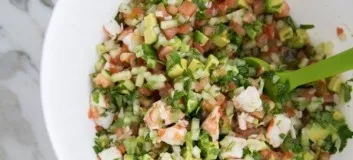 Season the dish with olive oil and add a couple of drops of tabasco and stir.