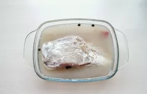 Remove the meat from the kefir, clean it and transfer it to a clean container. Pour the cooled marinade over the pork and leave for 12 ho...