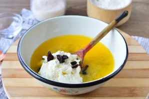 Add soft cottage cheese and washed, dried raisins.