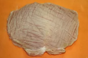 Lightly line each steak with the blunt side of the knife on both sides.