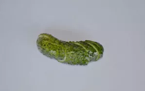 Cut the cucumbers into small pieces.