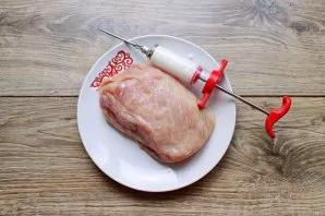 Draw the cream into the syringe and inject the cream inside as much as possible.