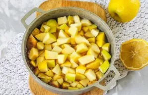 Gently pour the apple slices into it to avoid splashing. Cook on medium heat for about 25-30 minutes.