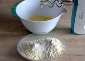 Mix dry ingredients: flour, salt, baking powder, vanilla sugar. Pour into the whipped butter mixture, knead the dough.