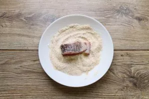 Roll each piece of pike in the mixture.