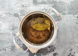 To prepare the marinade, pour clean water into a pot, add salt, sugar, bay leaves, coriander, pepper and bring everything to a boil. Leav...