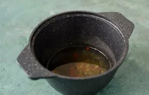 For the marinade, boil water, add all the spices, sugar and salt, boil for a couple of minutes. At the end, pour in the vinegar.