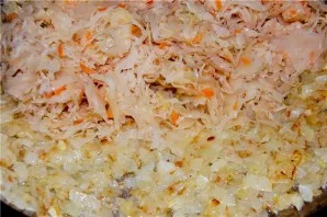 Rinse sauerkraut with water if it is too sour. Fry the onion and add the cabbage.