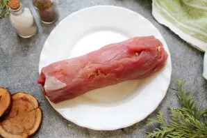 Starting from the side of the egg, wrap the pork tightly.