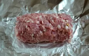 Place the pre-hard-boiled eggs in the middle and wrap them in a roll.