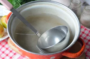 From water, sugar, salt and vinegar, boil the marinade. Let it boil.