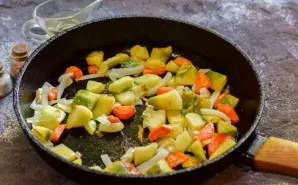 Heat the pan and grease with vegetable oil, add vegetables, fry for 4-5 minutes over low heat. Then cover the pan with a lid and simmer u...