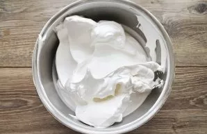 Beat the egg whites until stiff foam.