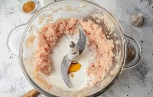 Add milk to the chicken mince and beat the eggs, beat again until smooth.