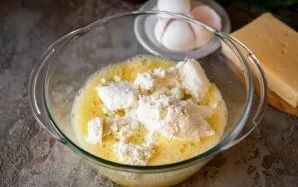 Add all the cottage cheese to the beaten eggs.