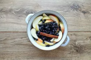 Put blueberries and a cinnamon stick in the compote. Cook for another 2-3 minutes and remove from heat.